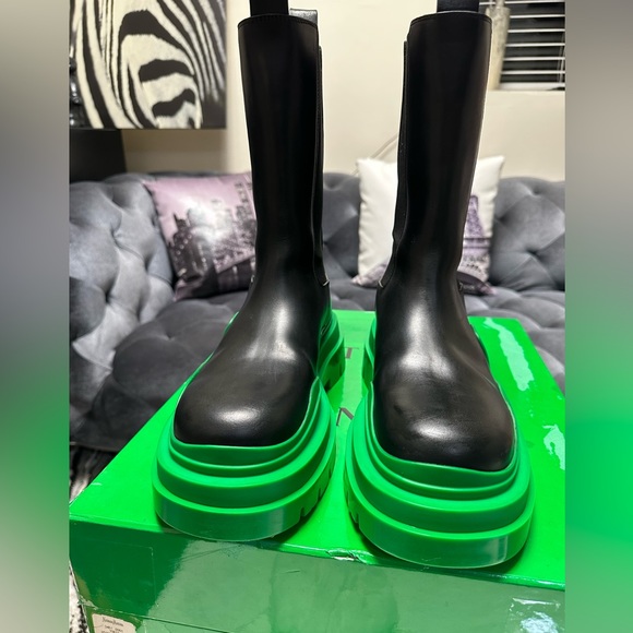 Bottega Veneta Tire Boots - Picture 2 of 15